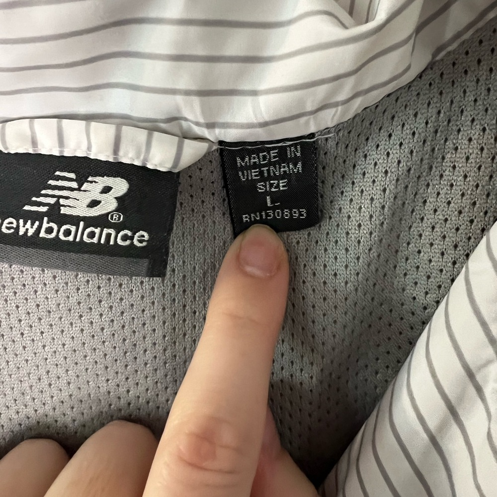 New Balance White and Light Gray Striped Full-Zip Running Jacket - Picture 3 of 5